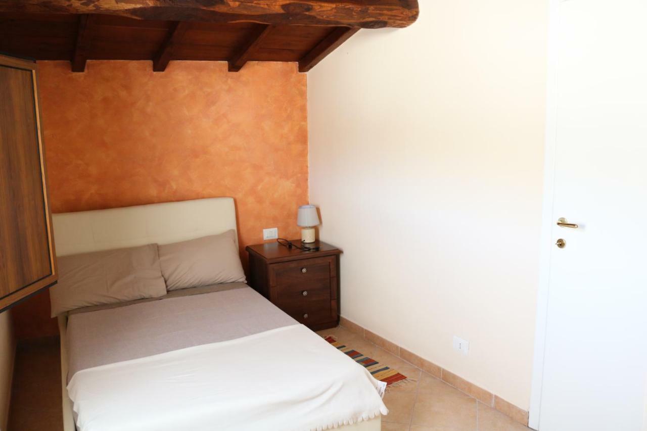 Casa Vacanze Elena Rometta エクステリア 写真