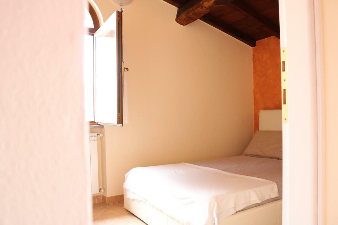 Casa Vacanze Elena Rometta エクステリア 写真